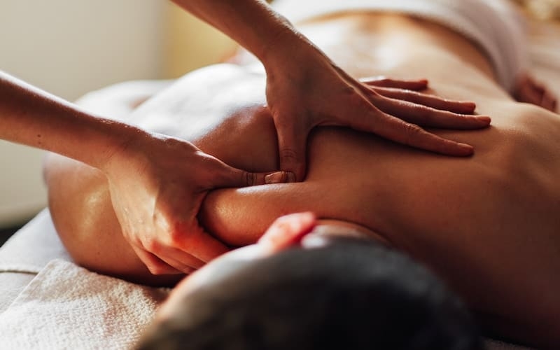 Холистичка масажа